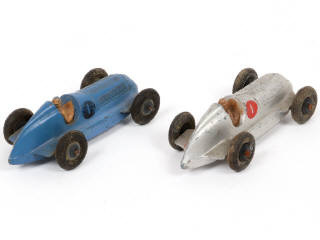 Lot 255 - DINKY TOYS (GB) (2)