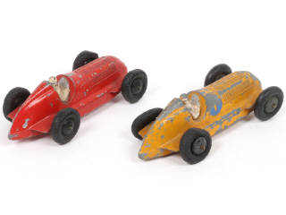 Lot 254 - DINKY TOYS (GB) (2)
