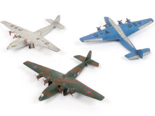 Lot 279 - DINKY TOYS (GB) (3)