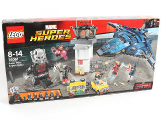 Lot 179 - LEGO (DANEMARK) (1)