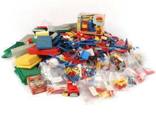 Lot 200 - LEGO (DANEMARK) (100)