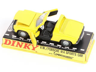 Lot 357 - DINKY TOYS (GB) (3)