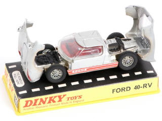 Lot 354 - DINKY TOYS (GB) (3)