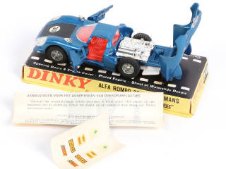 Lot 353 - DINKY TOYS (GB) (3)