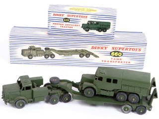 Lot 352 - DINKY TOYS (GB) (2)