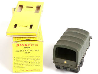 Lot 370 - DINKY TOYS (FRANCE) (1)