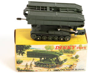 Lot 372 - DINKY TOYS (FRANCE) (1)
