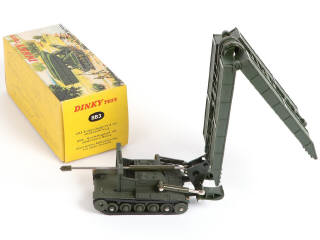 Lot 372 - DINKY TOYS (FRANCE) (1)