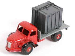 Lot 369 - DINKY TOYS (FRANCE) (1)