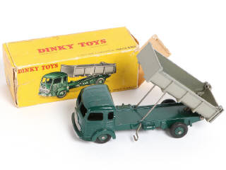 Lot 320 - DINKY TOYS (2)