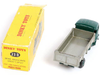Lot 320 - DINKY TOYS (2)