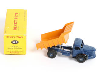 Lot 376 - DINKY TOYS (FRANCE) (2)