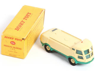 Lot 376 - DINKY TOYS (FRANCE) (2)