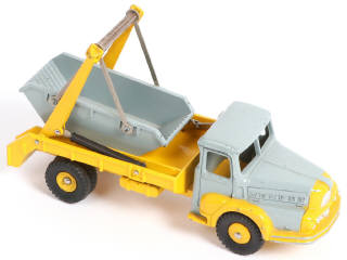 Lot 375 - DINKY TOYS (FRANCE) (1)