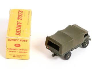 Lot 379 - DINKY TOYS (FRANCE) (4)