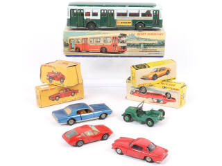 Lot 354 - DINKY TOYS (5)