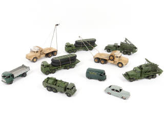 Lot 320 - DINKY TOYS (FRANCE) (10)