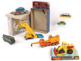 Lot 357 - DINKY TOYS (8)