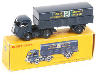 Lot 307 - DINKY TOYS (FRANCE) (1)