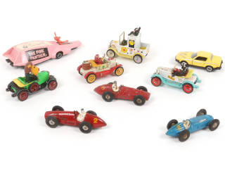 Lot 358 - DINKY TOYS (9)
