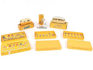 Lot 356 - DINKY TOYS (6)