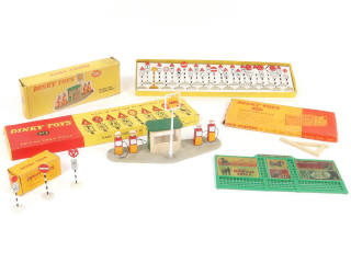 Lot 340 - DINKY TOYS (GB) (4)