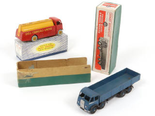 Lot 337 - DINKY TOYS (GB) (2)