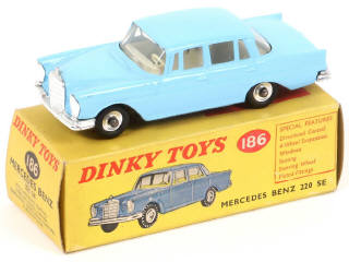 Lot 325 - DINKY TOYS (GB) (1)