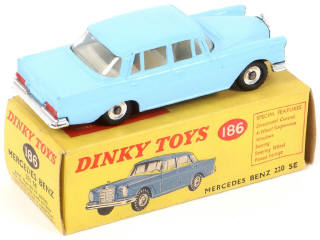 Lot 325 - DINKY TOYS (GB) (1)