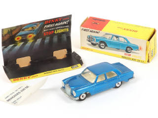 Lot 323 - DINKY TOYS (GB) (1)