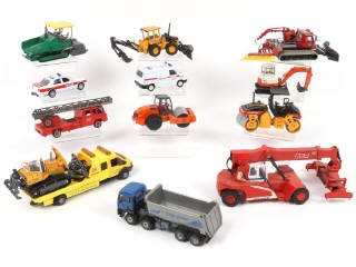 Lot 73 - DIVERS (13)