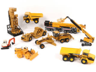 Lot 43 - DIVERS (9)