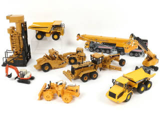 Lot 43 - DIVERS (9)