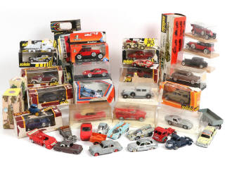 Lot 172 - DIVERS (42)