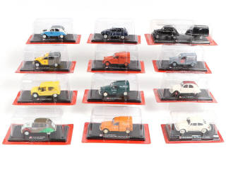 Lot 68 - DIVERS (12)