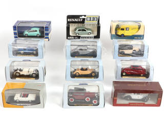 Lot 61 - DIVERS (12)