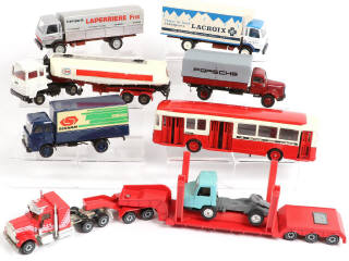 Lot 37 - DIVERS (8)