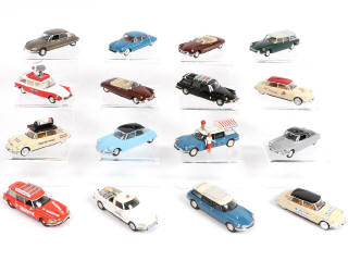 Lot 96 - DIVERS (16)