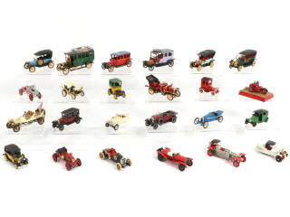 Lot 145 - DIVERS (24)