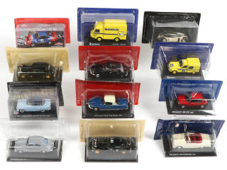 Lot 55 - DIVERS (12)