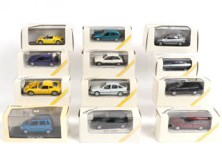 Lot 53 - DIVERS (12)