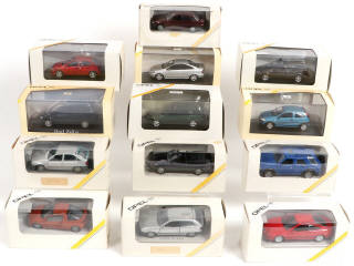 Lot 79 - DIVERS (13)