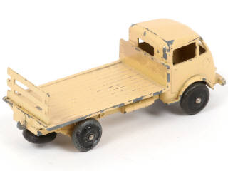 Lot 267 - DINKY TOYS (FRANCE) (1)