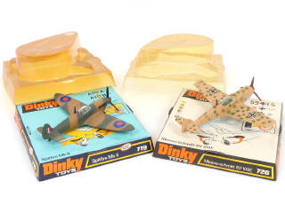 Lot 226 - DINKY TOYS (GB) (2)