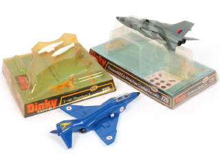 Lot 225 - DINKY TOYS (GB) (2)