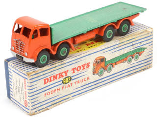 Lot 221 - DINKY TOYS (GB) (1)