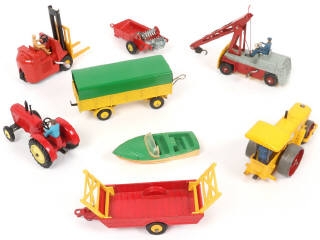 Lot 241 - DINKY TOYS (8)