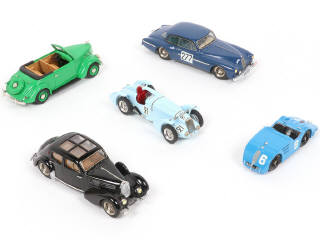 Lot 60 - DIVERS (5)