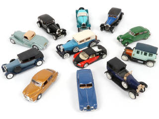 Lot 75 - DIVERS (12)