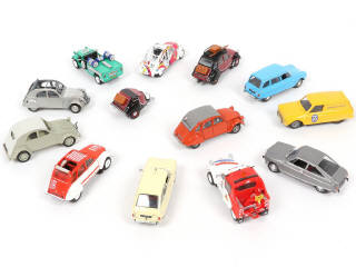 Lot 79 - DIVERS (13)